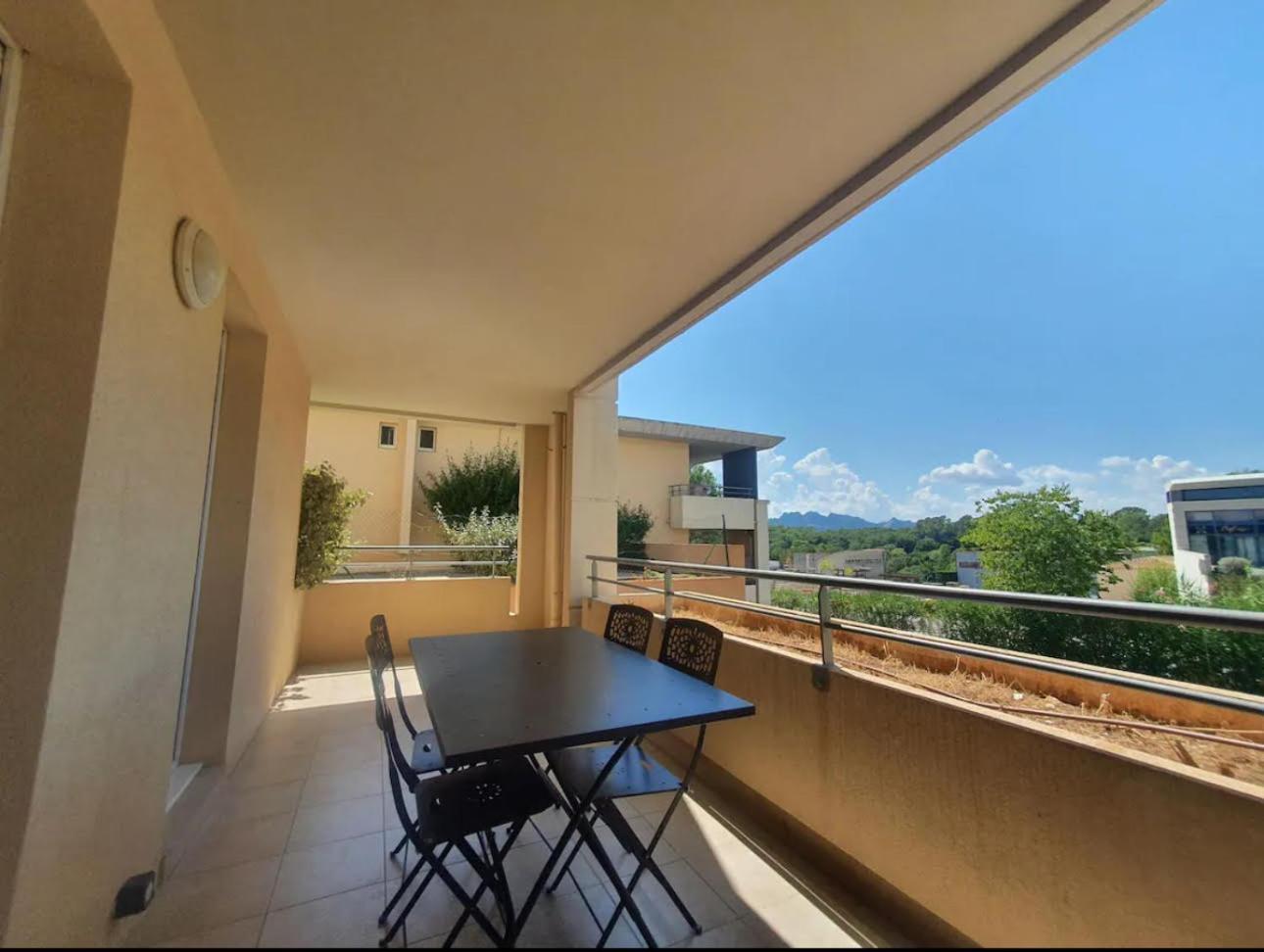 Location D'Un Superbe Appartement Avec Piscine Roquebrune-sur Argens Dış mekan fotoğraf