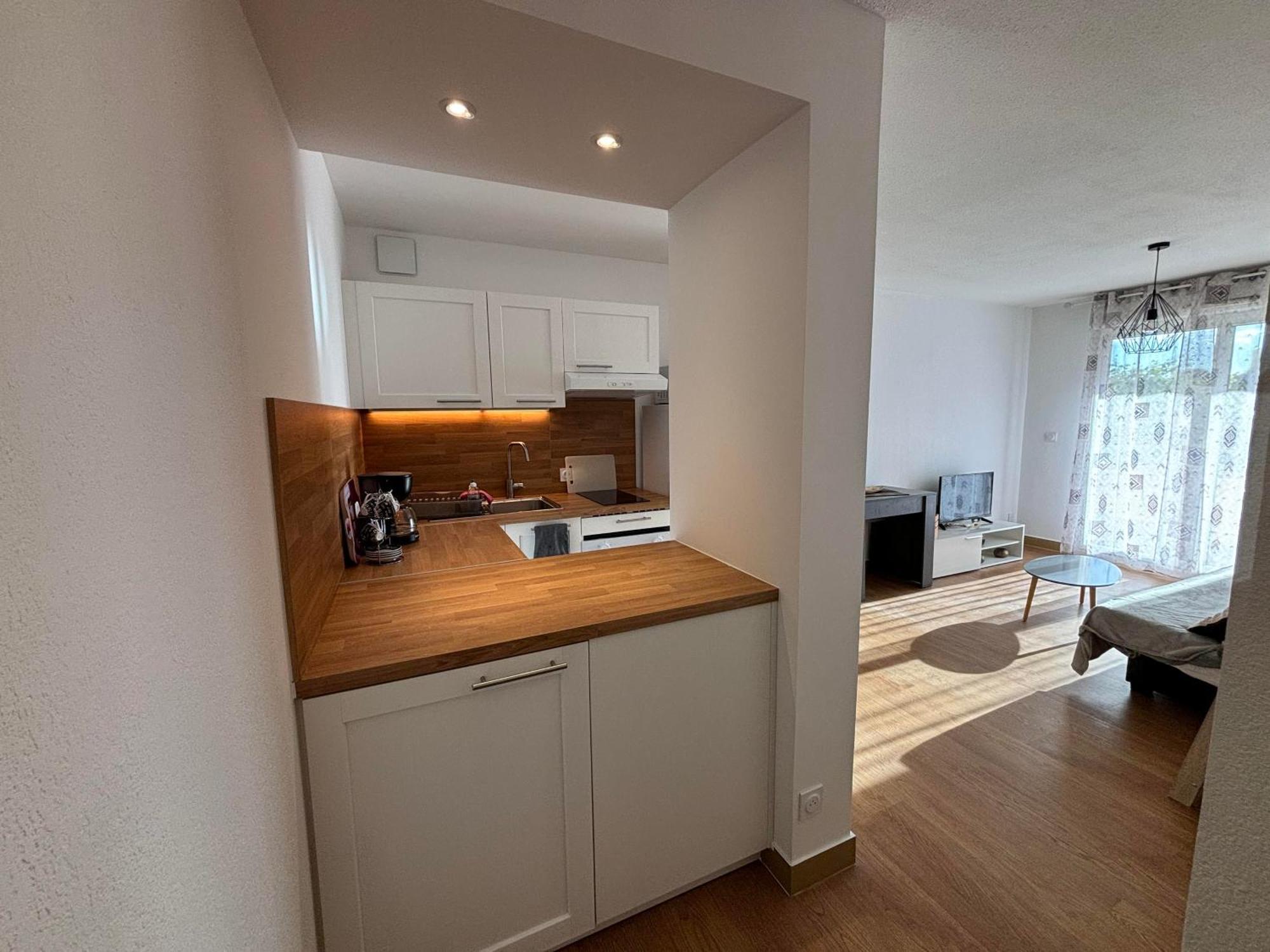 Location D'Un Superbe Appartement Avec Piscine Roquebrune-sur Argens Dış mekan fotoğraf